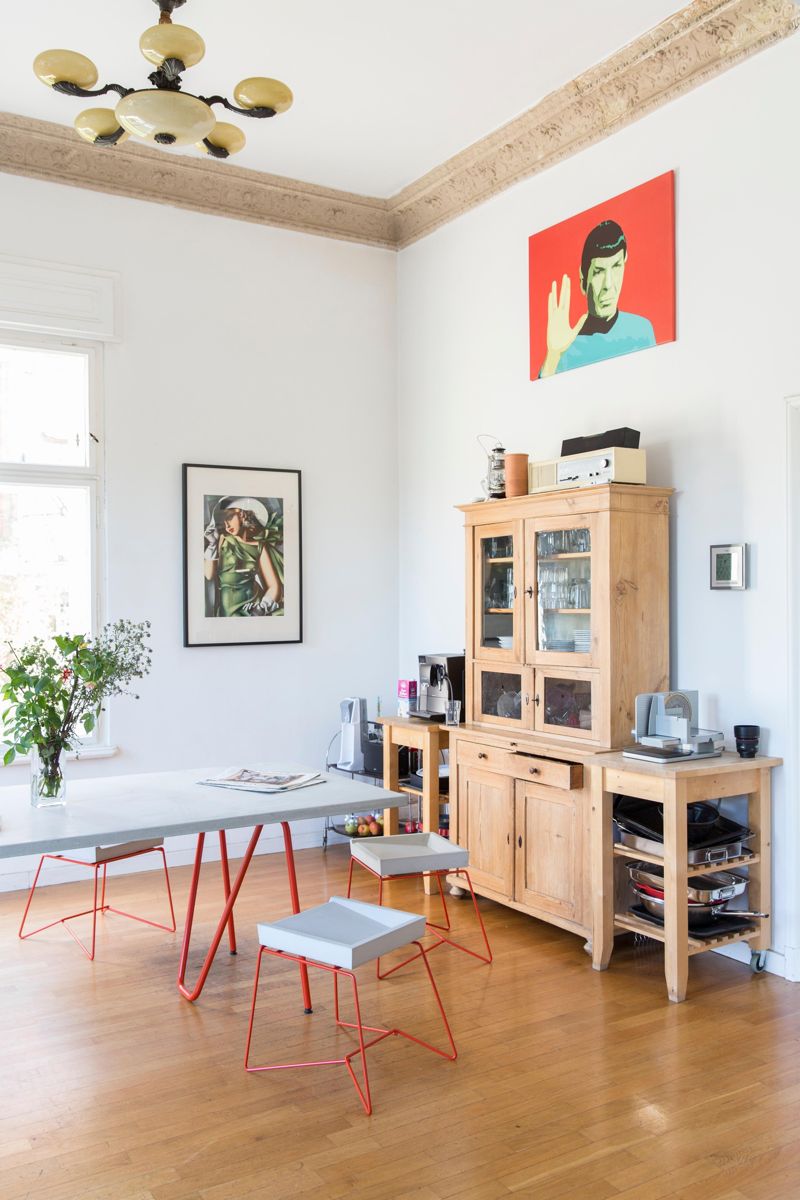 Dinner mit Mr. Spock #hocker #esstisch #schrank #tis