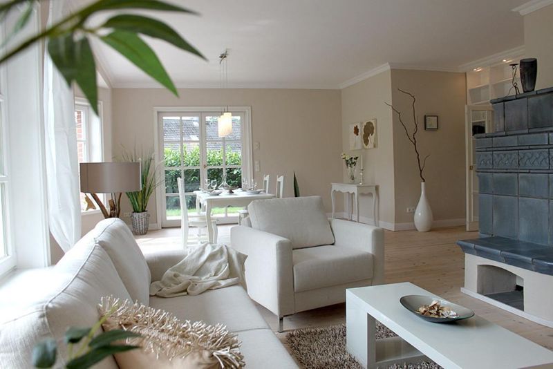 Gemütlicher Wohn-Essbereich #couchtisch #wandfarbe #