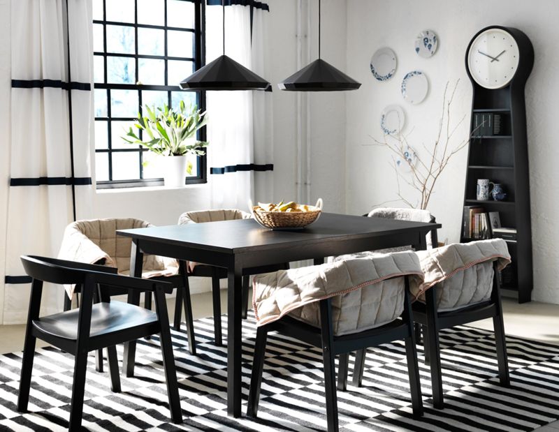 Schwarz-weiße Einrichtung im Esszimmer #teppich #ess