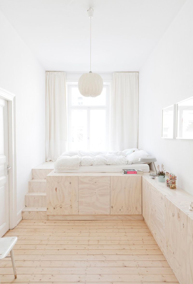 Schlafzimmer mit Sideboard-Bettpodest-Kombination #b