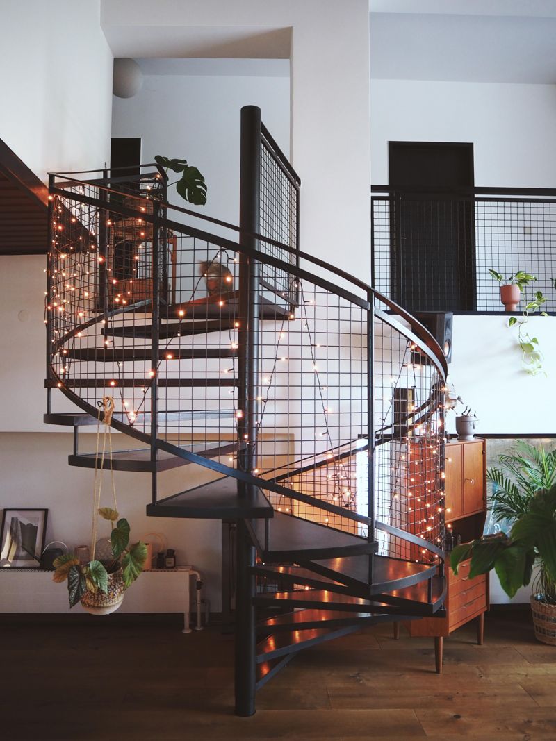 Lichterkette auf der Wendeltreppe #wohnzimmer #wende