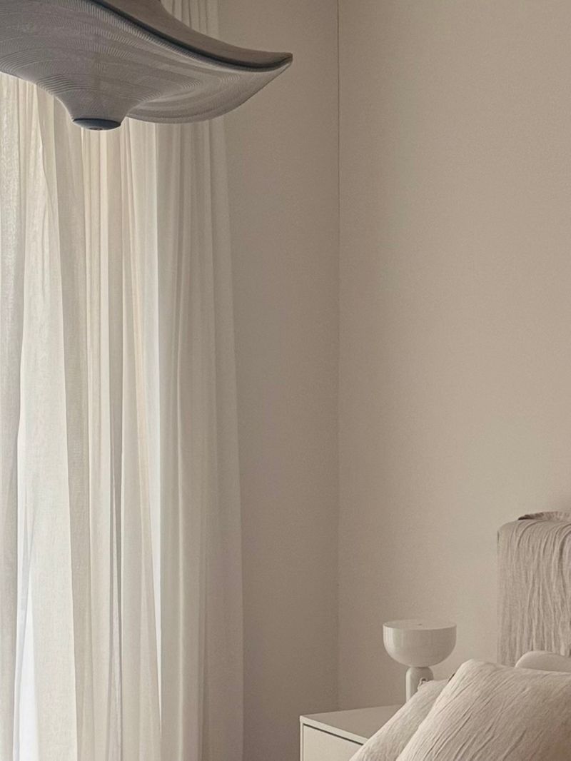 Ruhe 🤍 #schlafzimmer #bettwäsche #leinen #lampe #b