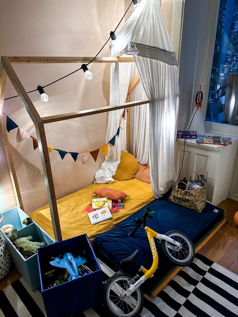 Nightmood #kinderzimmer #hausbett #lichterkette #wim