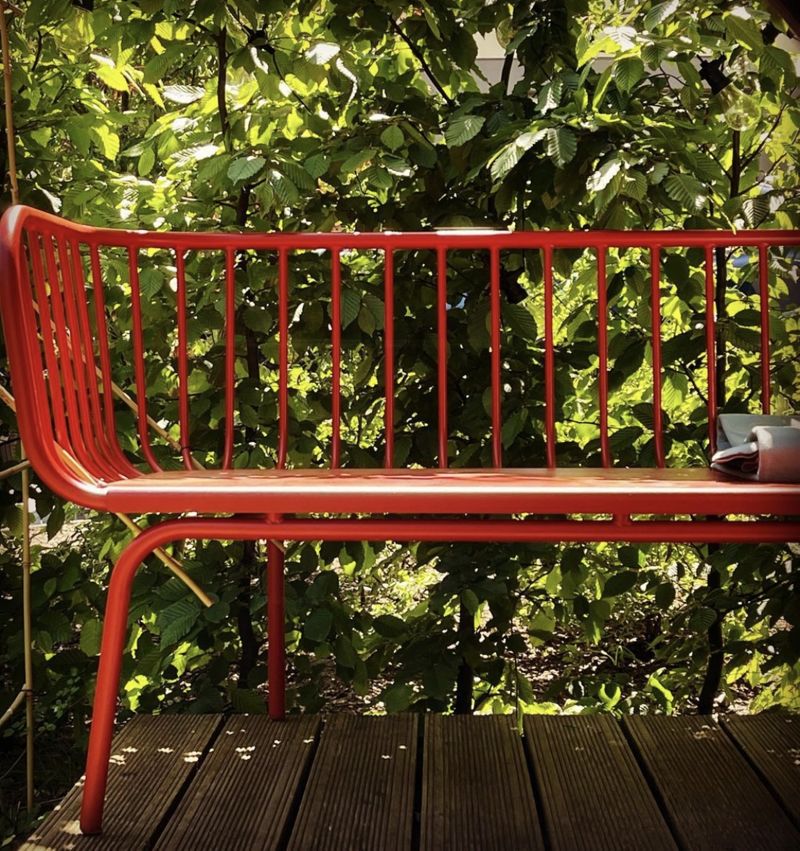 Die rote Bank #sommer #summertime #gartenbank #ro