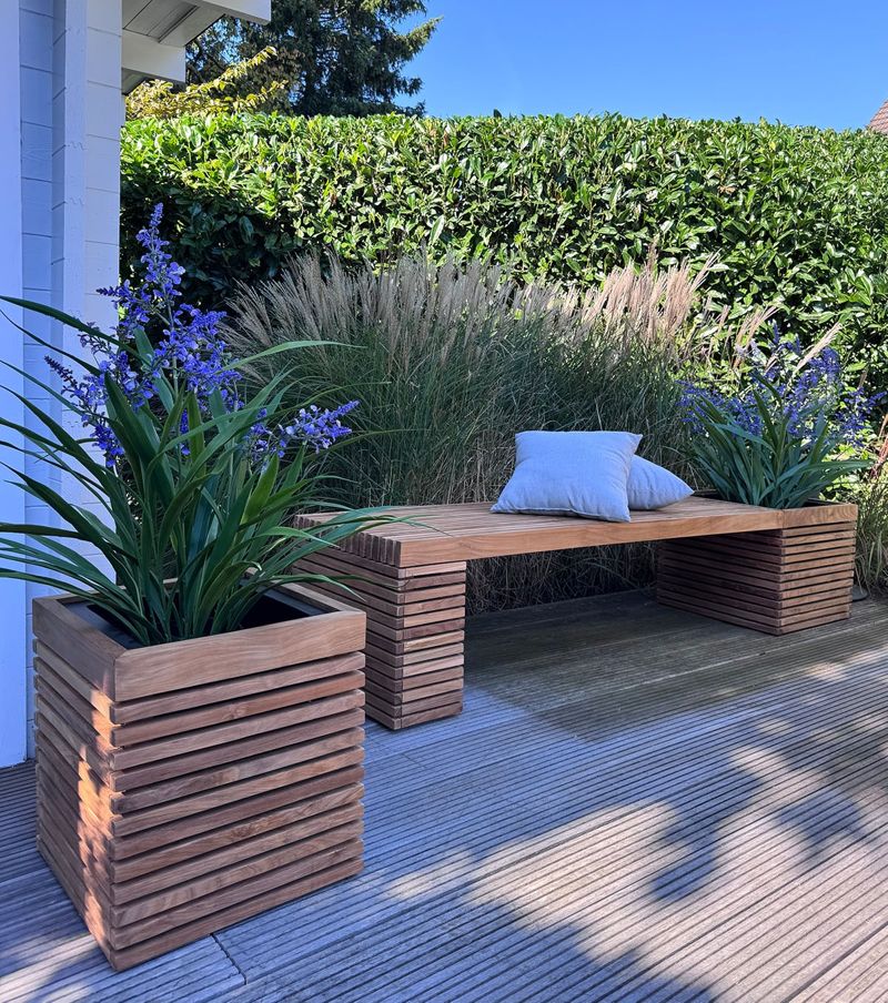 Moderne #Terrasse mit stilvoller Sitzecke für lange