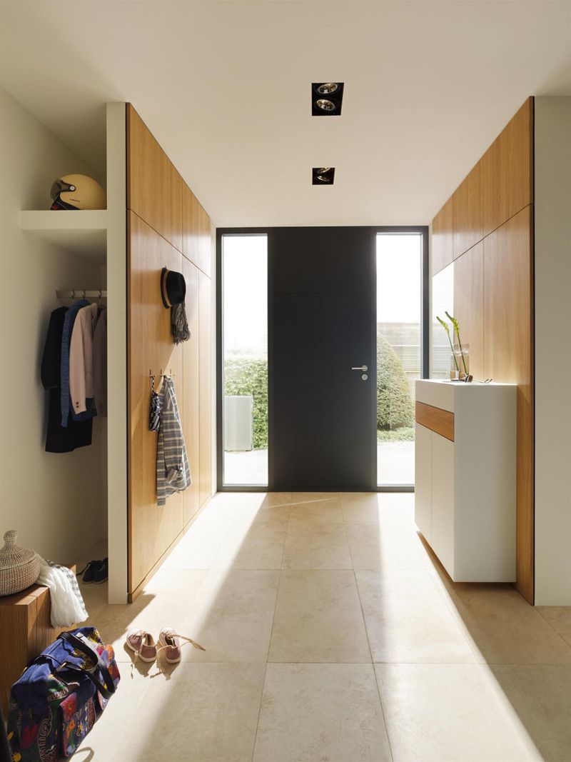 Garderobe hinter der Trennwand aus Holz #ablage #auf