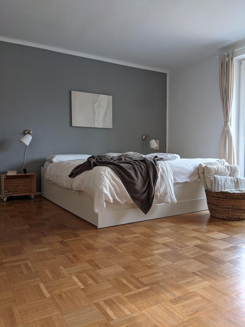 schlafzimmer #bett #wandfarbe #grau #beige