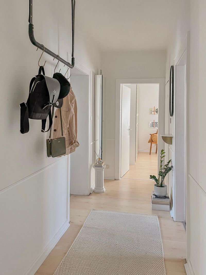 langer #flur #garderobe #teppich #läufer #spiegel #