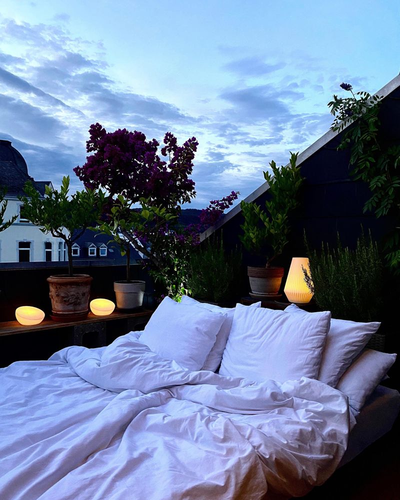 outdoor#schlafen#balkon#sommer#gemütlich#bett#draus